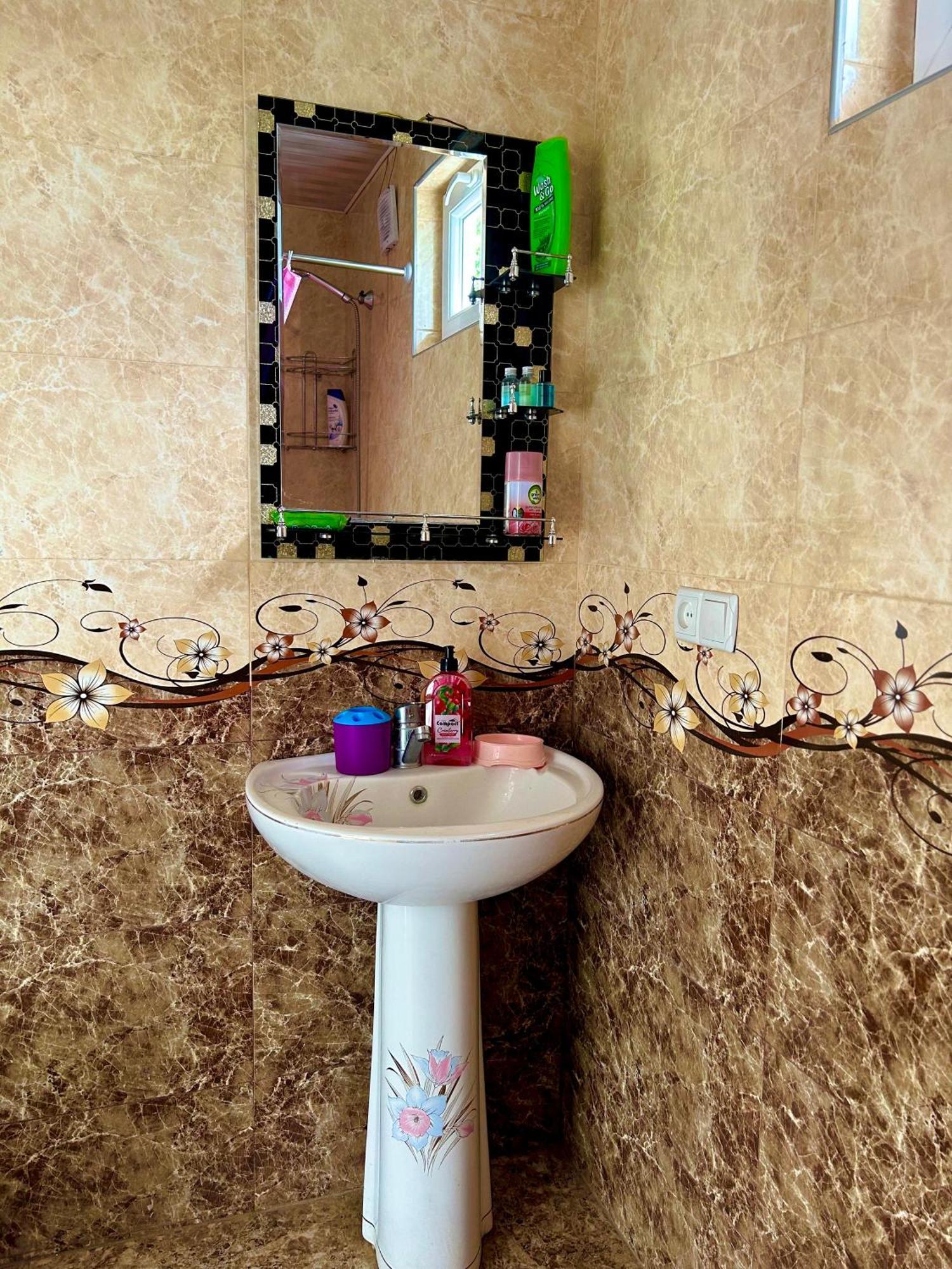 Katskhi Vaso'S Guesthouse מראה חיצוני תמונה
